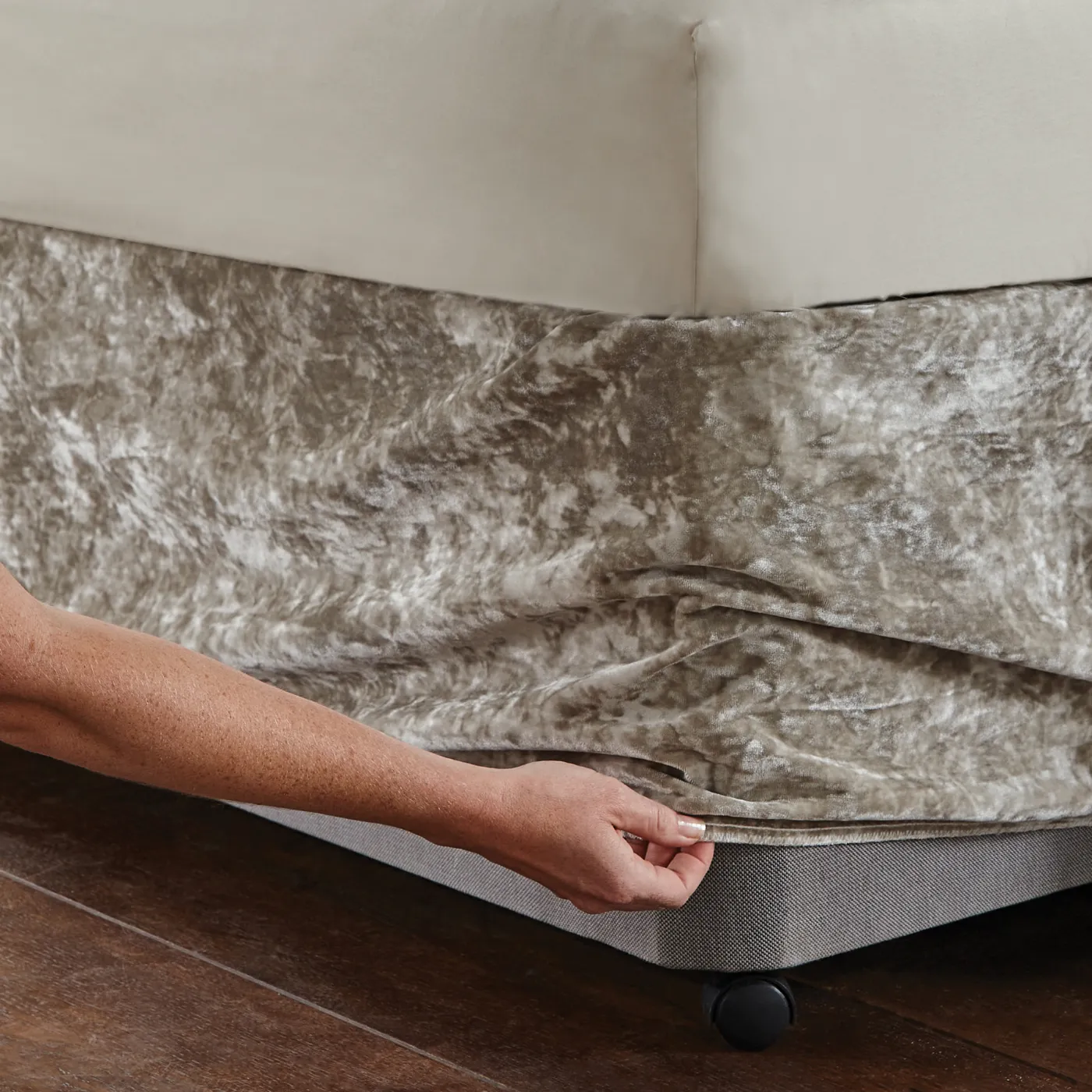 CL Crushed Velvet Divan Base Wrap