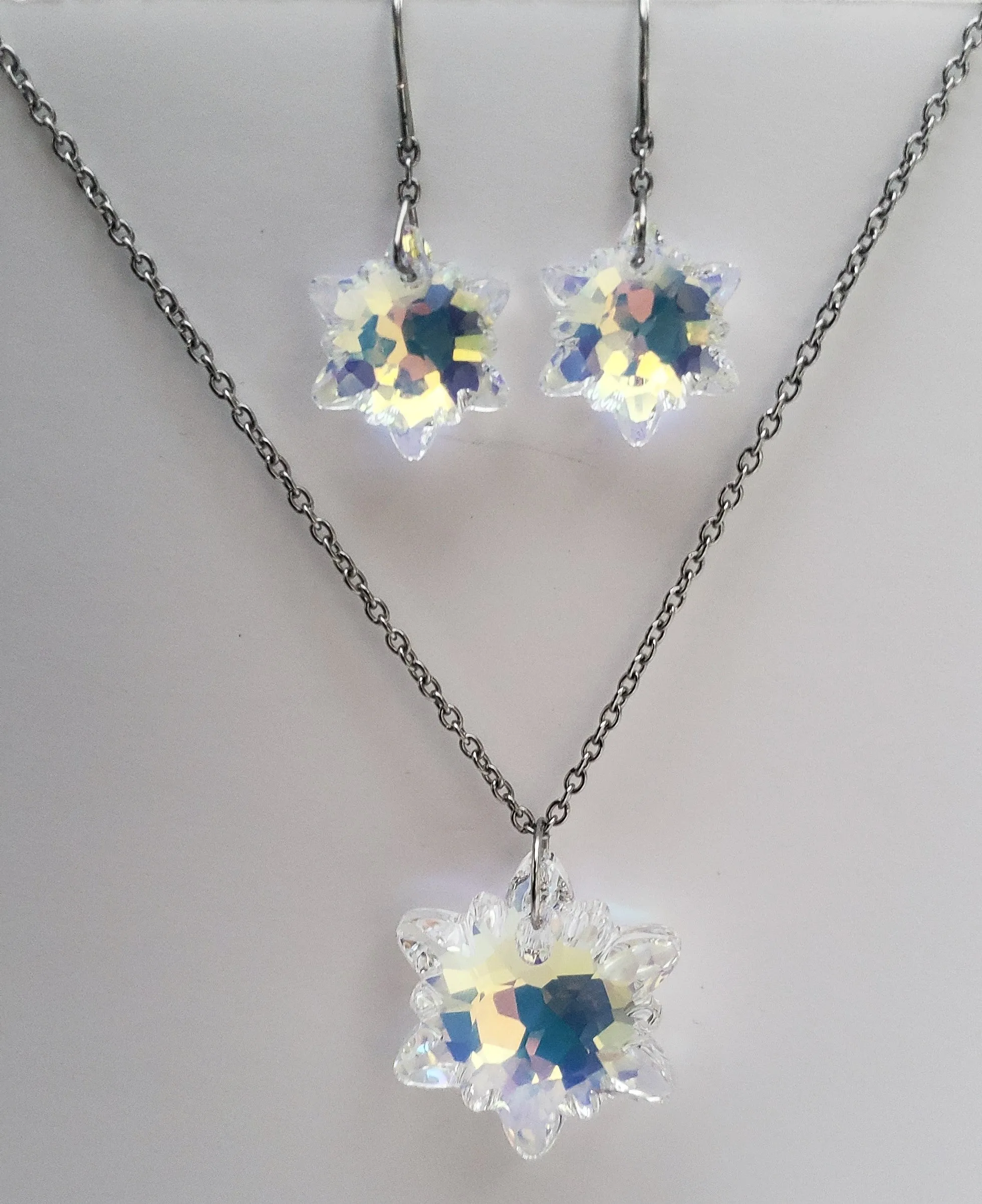 CRYSTAL SNOWFLAKE NECKLACE