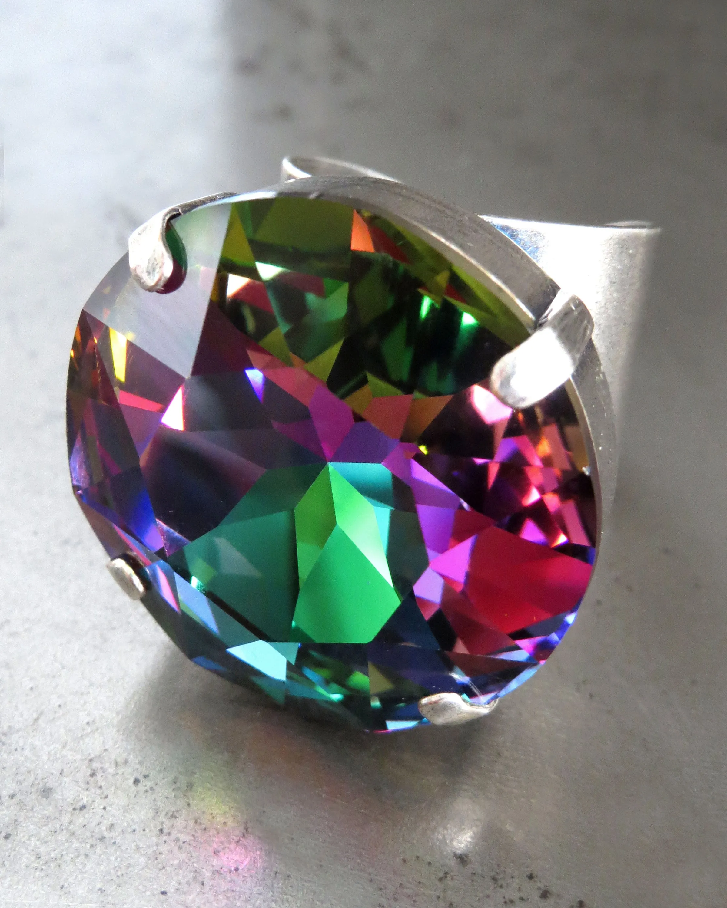 Good WITCH, Bad WITCH: Wicked Dark Crystal Ring