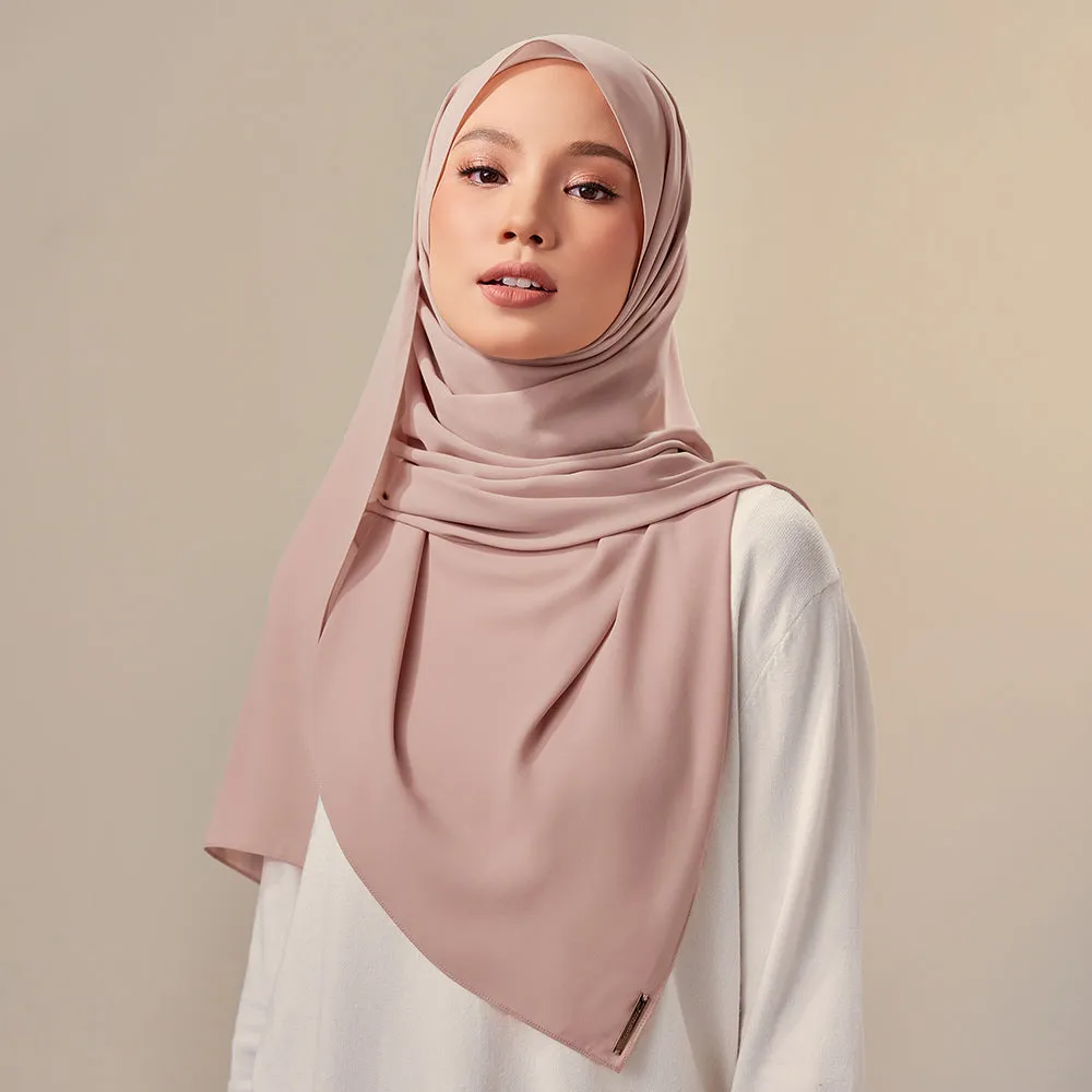 Nluxe in Nutmeg