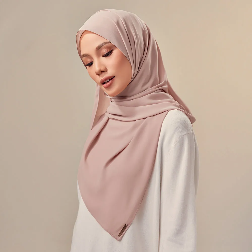 Nluxe in Nutmeg