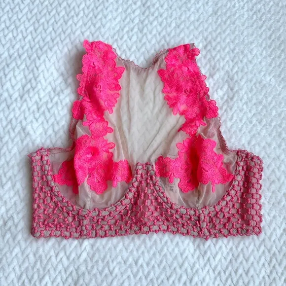 NWT Victoria's Secret Dream Angels Embroidered High Neck Bra 32C Unlined Sheer