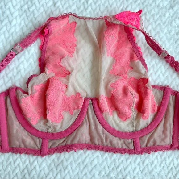 NWT Victoria's Secret Dream Angels Embroidered High Neck Bra 32C Unlined Sheer