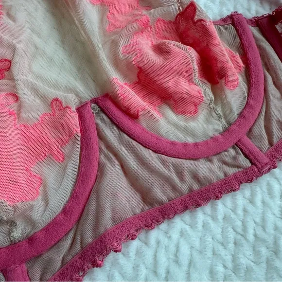 NWT Victoria's Secret Dream Angels Embroidered High Neck Bra 32C Unlined Sheer