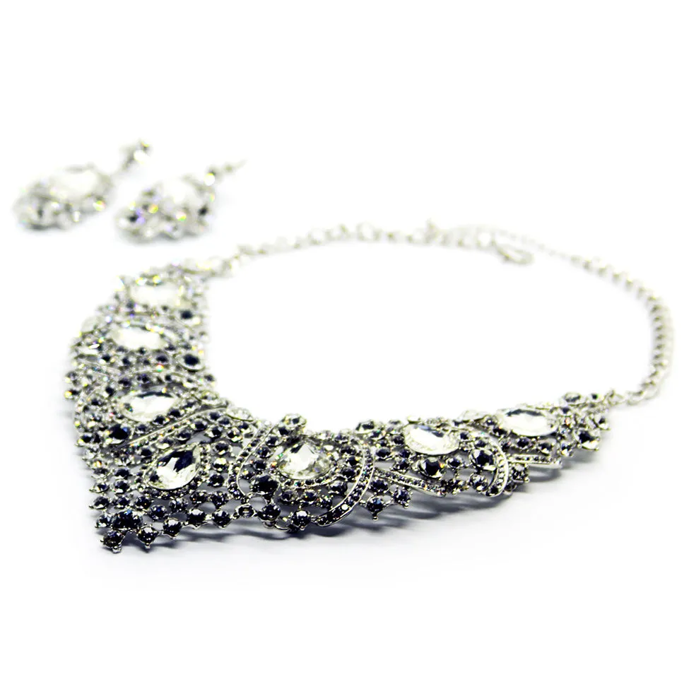 Šumivé: V Sparkling Rhinestone Necklace Set