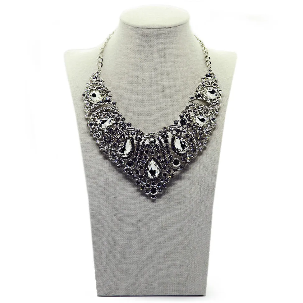 Šumivé: V Sparkling Rhinestone Necklace Set
