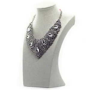 Šumivé: V Sparkling Rhinestone Necklace Set