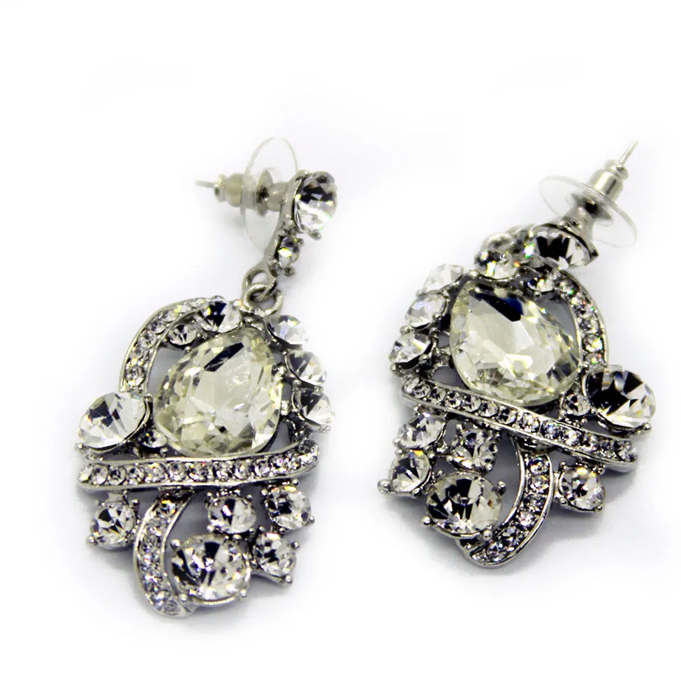 Šumivé: V Sparkling Rhinestone Necklace Set