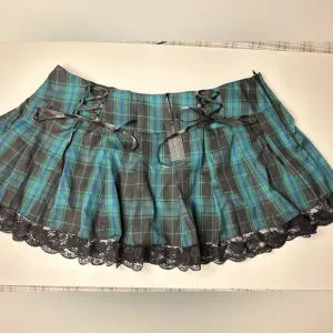 Widow X Dolls Kill Green Plaid Charm School Dropout Lace Trim Mini Skirt NWT 3X